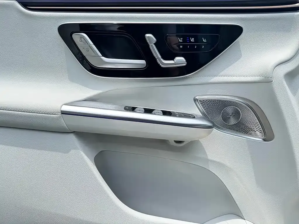 Mercedes-Benz EQE SUV — фото 2
