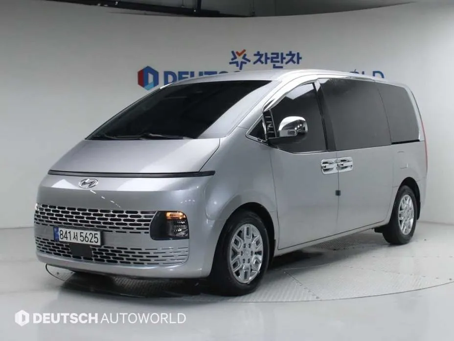 Hyundai Staria — фото 1