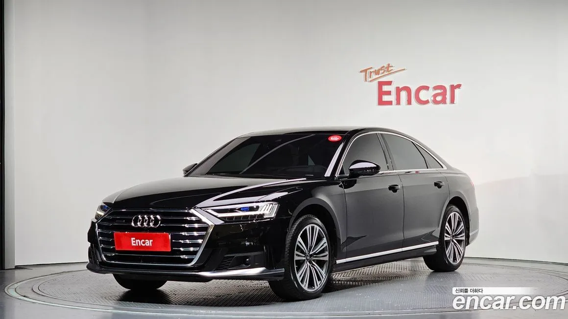 Audi A8 — фото 1