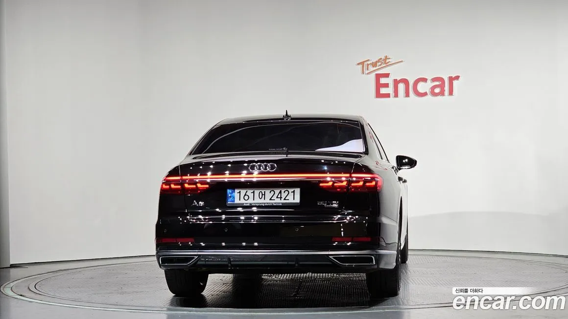 Audi A8 — фото 2