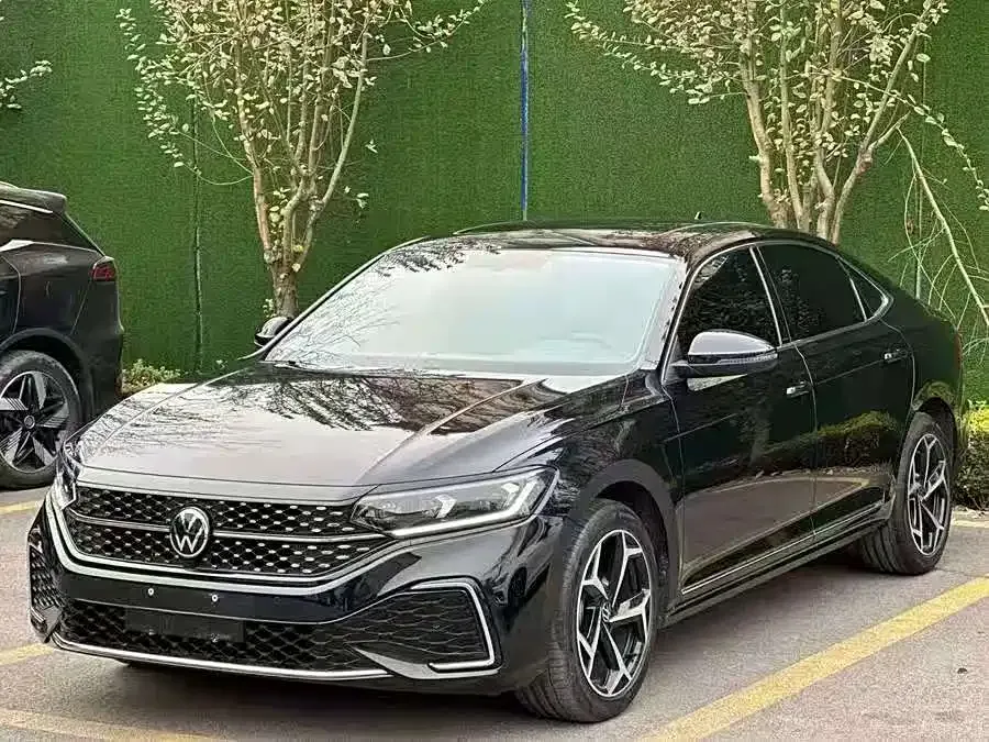 Volkswagen Passat — фото 1