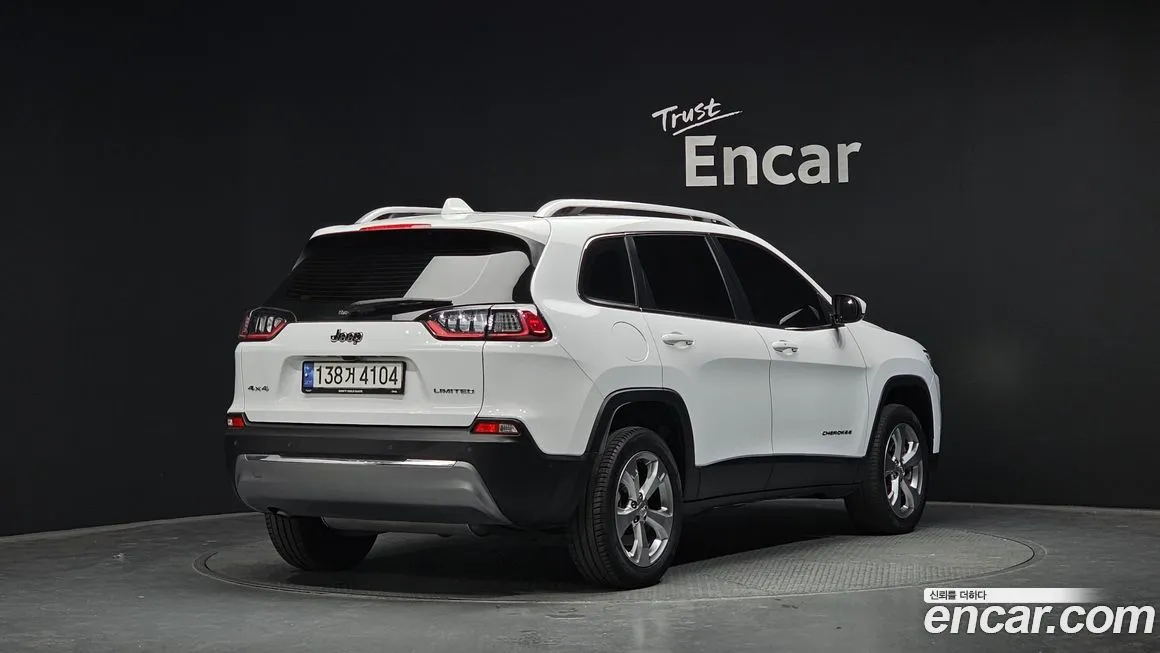 Jeep Cherokee — фото 5