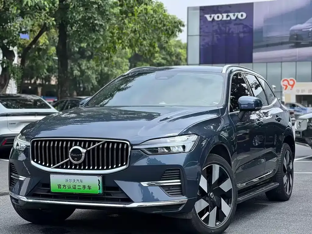 Volvo XC60 PHEV — фото 1