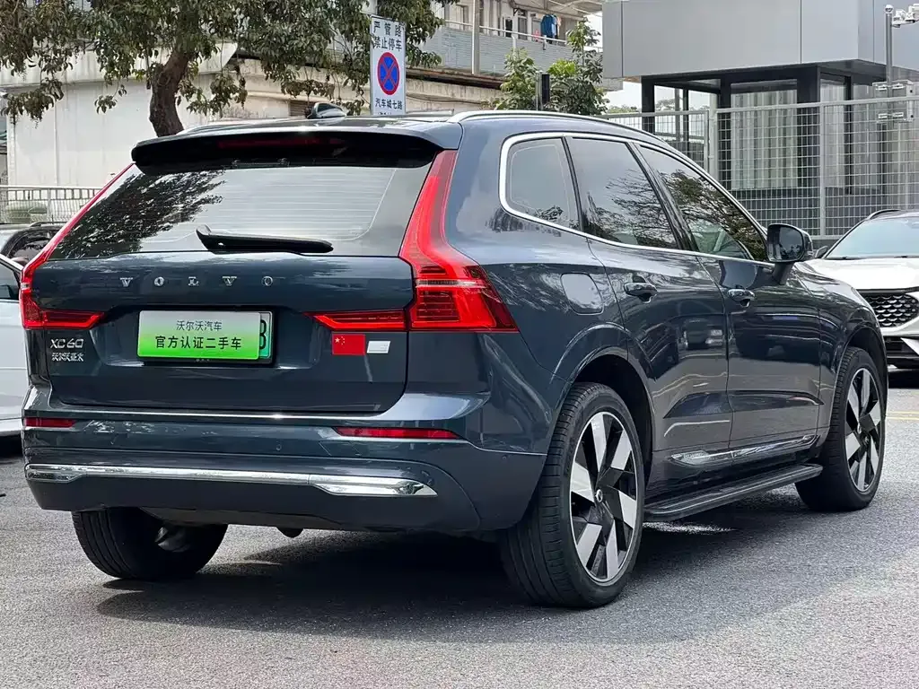 Volvo XC60 PHEV — фото 8