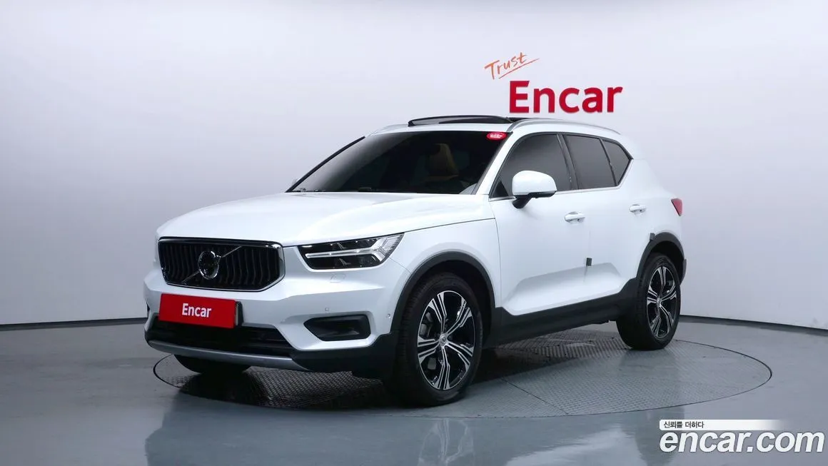 Volvo XC40 — фото 1