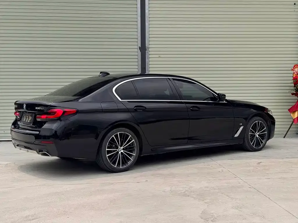 BMW 5 Series — фото 9