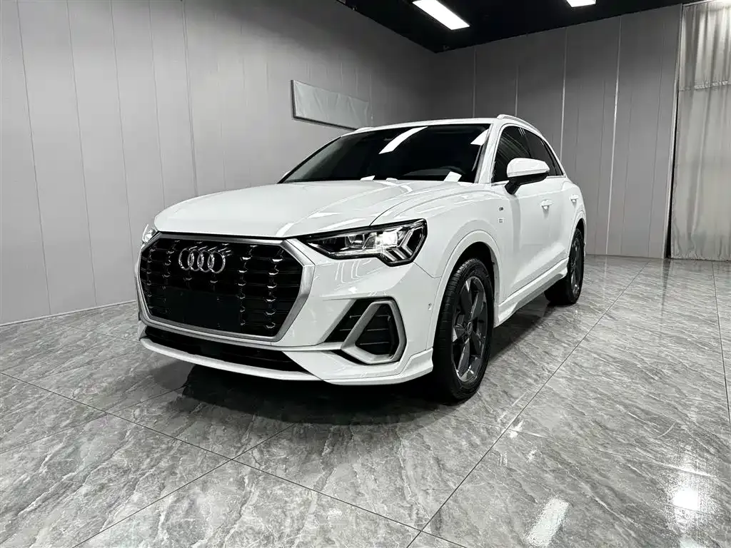 Audi Q3 — фото 1