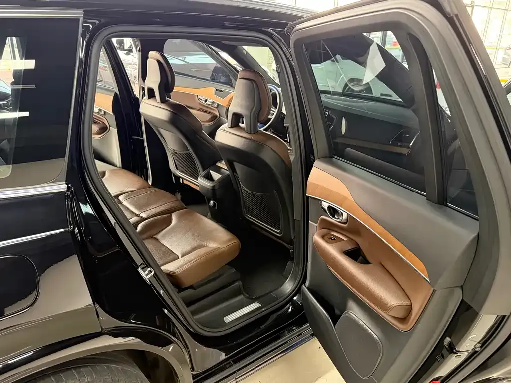 Volvo XC90 — фото 7