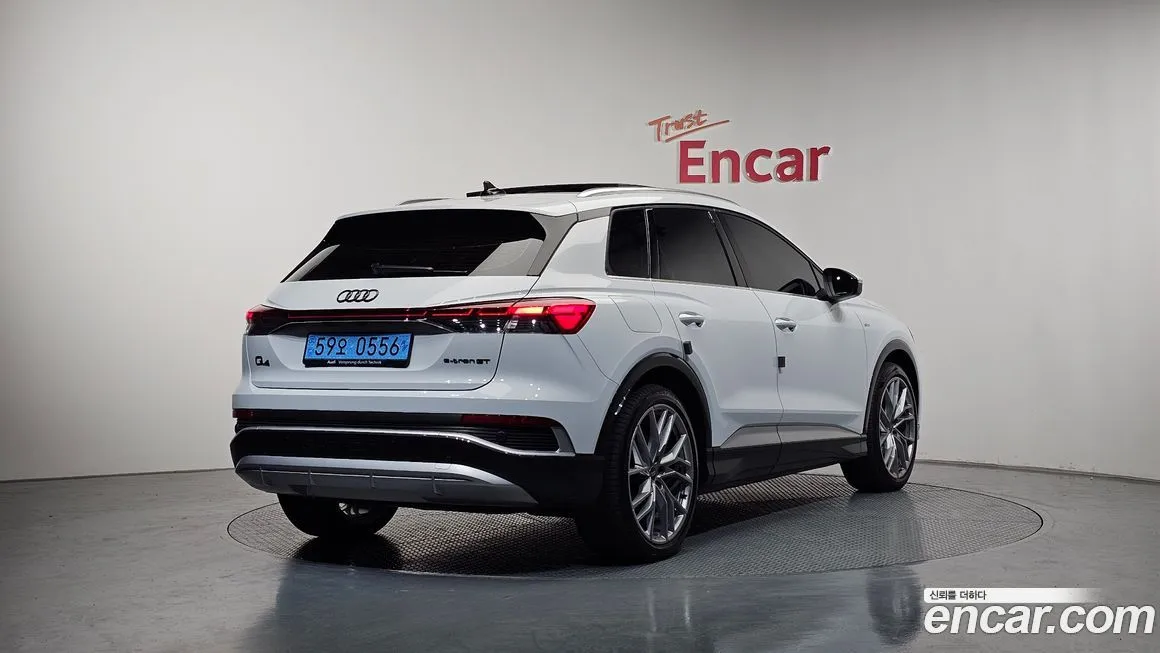 Audi Q4 e-tron — фото 3