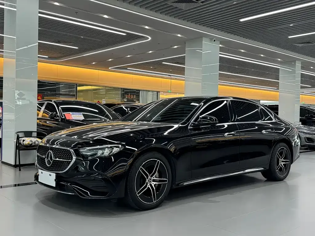 Mercedes-Benz E-Class — фото 1
