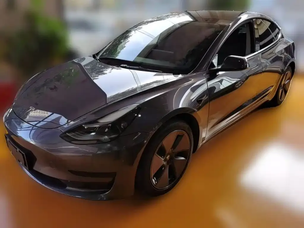 Tesla Model 3 — фото 1