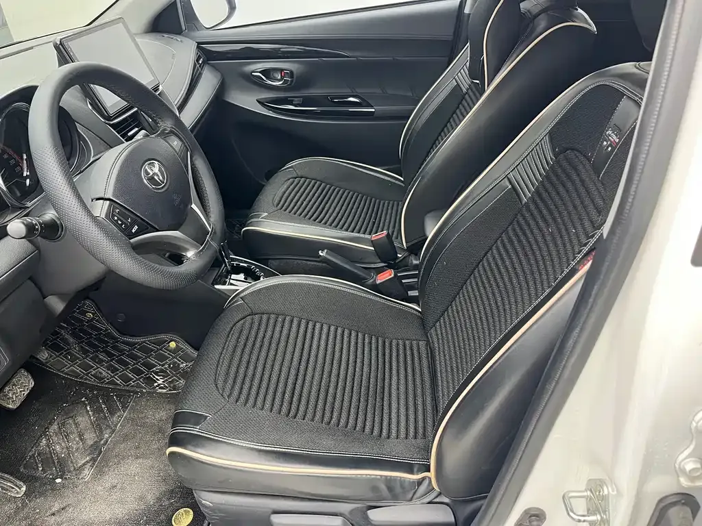 Toyota Yaris L — фото 8