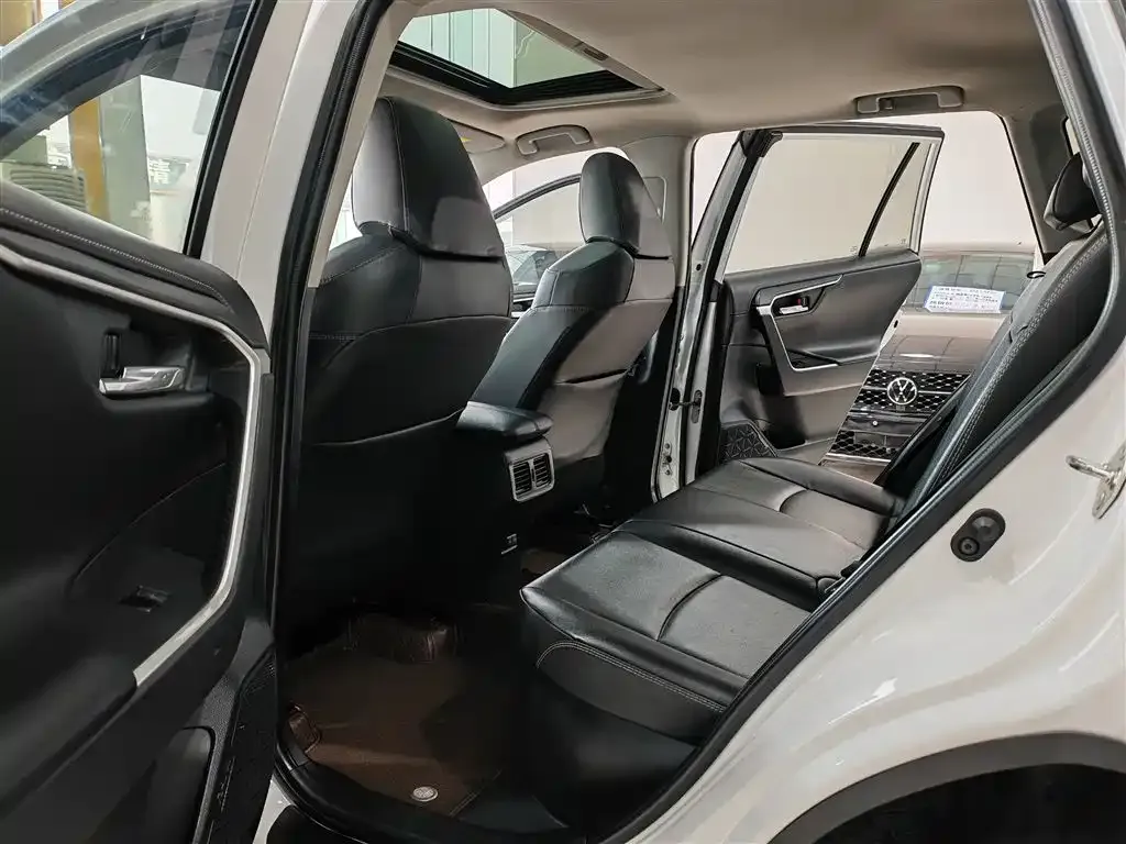Toyota RAV4 Prime — фото 8