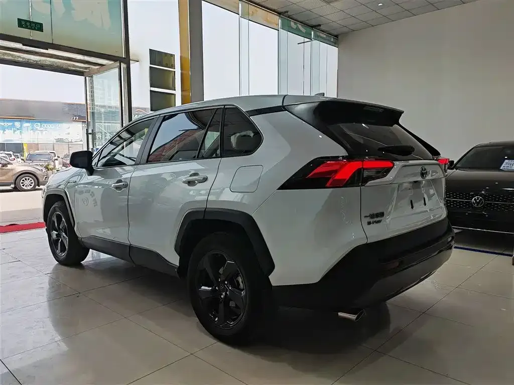 Toyota RAV4 Prime — фото 6