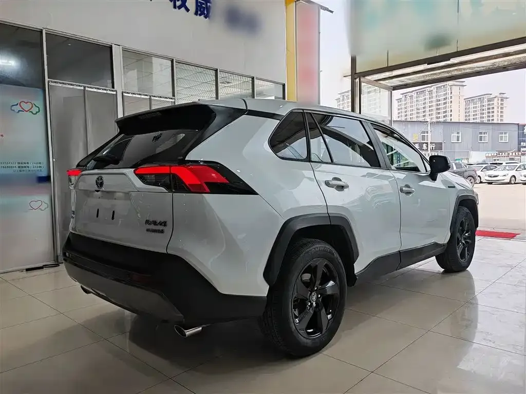 Toyota RAV4 Prime — фото 2