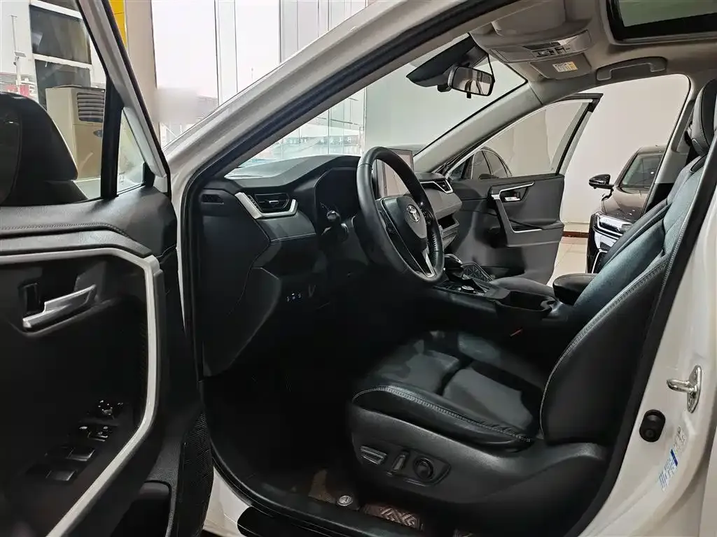 Toyota RAV4 Prime — фото 3