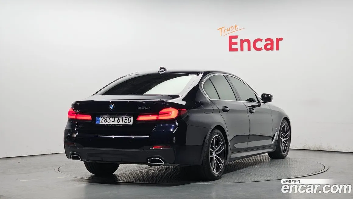 BMW 5-Series — фото 10