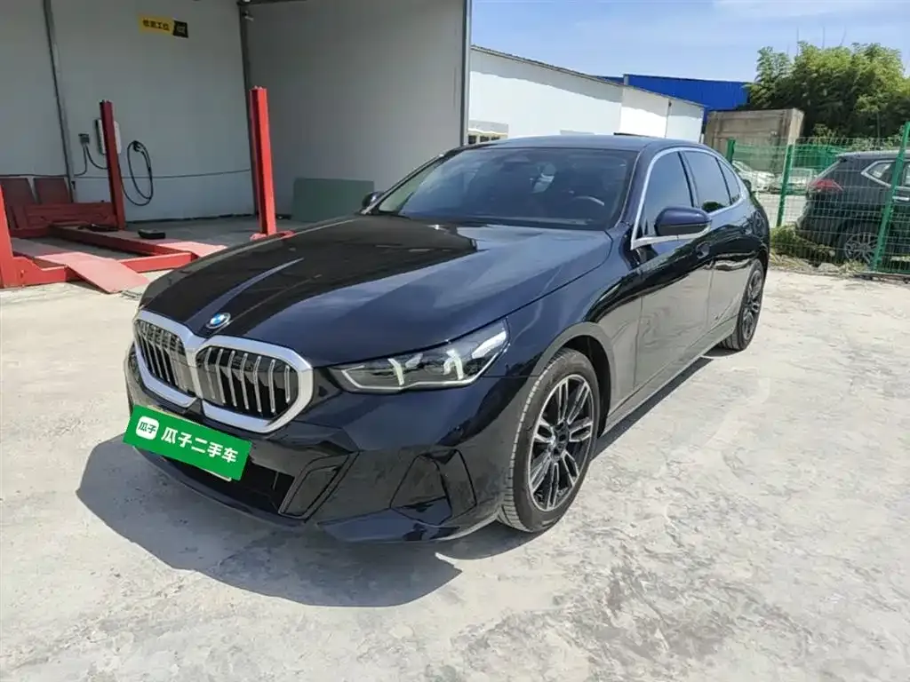 BMW 5 Series — фото 1