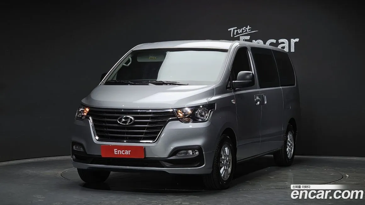 Hyundai Starex — фото 1