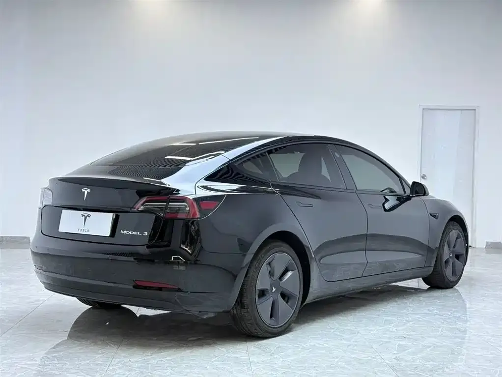 Tesla Model 3 — фото 2