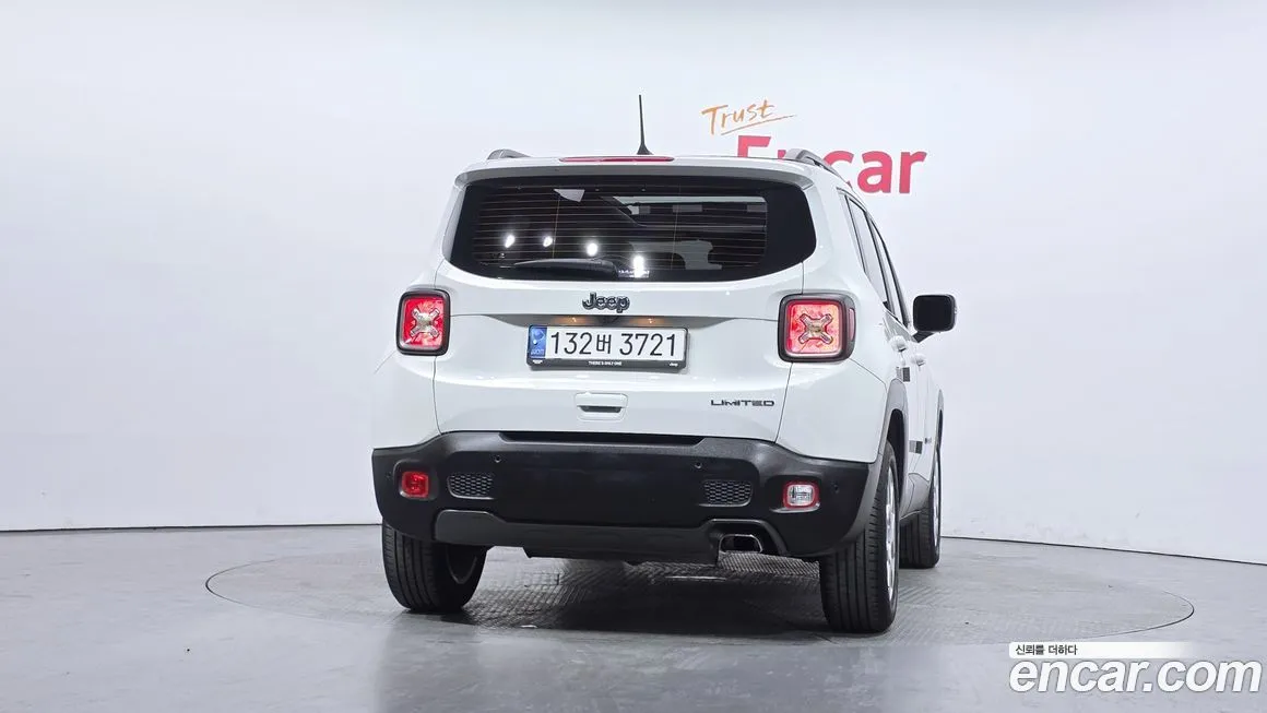 Jeep Renegade — фото 2