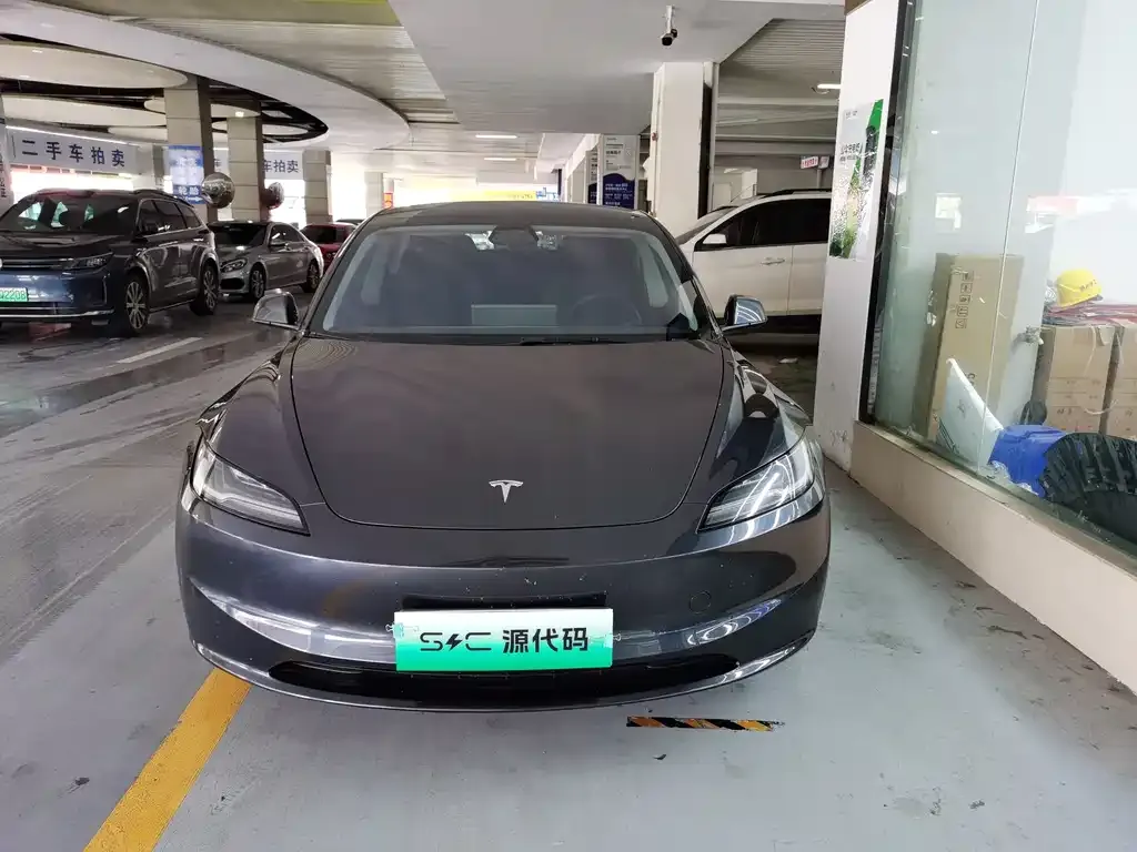 Tesla Model 3 — фото 1