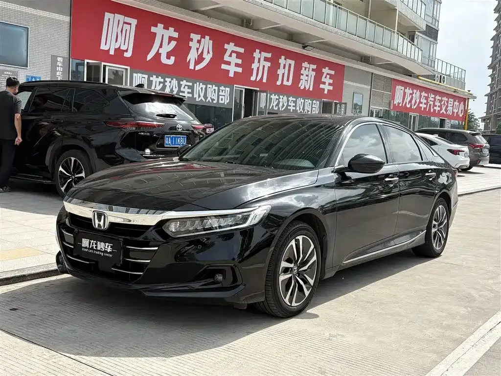 Honda Accord — фото 1
