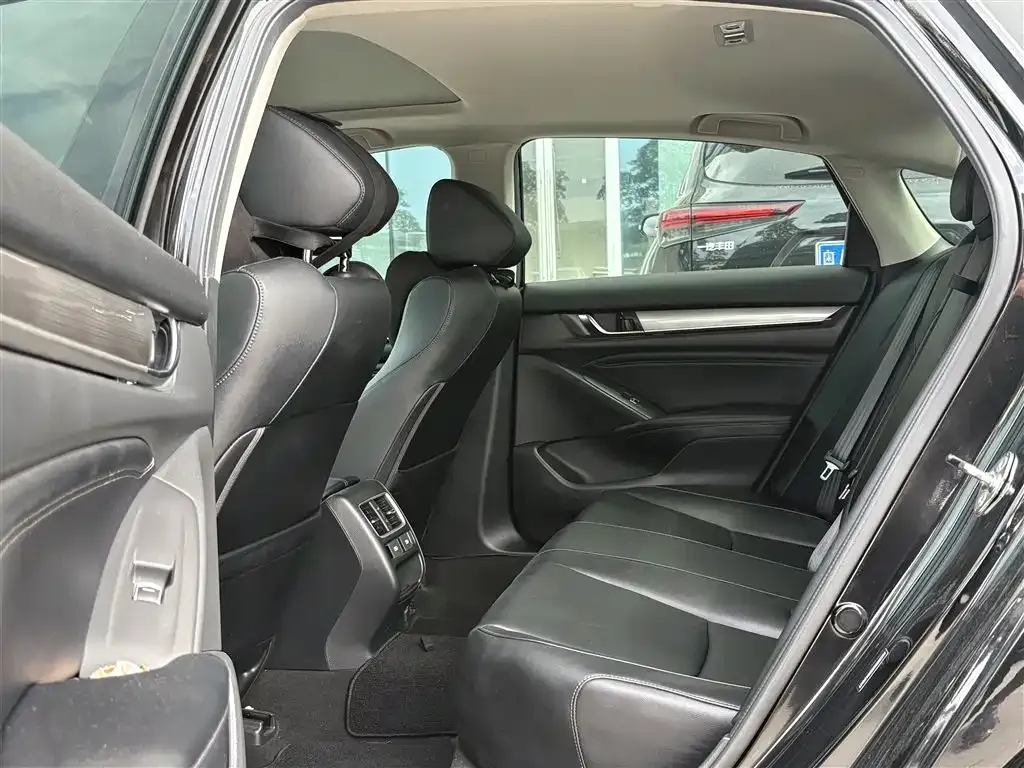 Honda Accord — фото 6