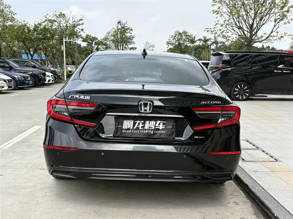 Honda Accord — фото 8
