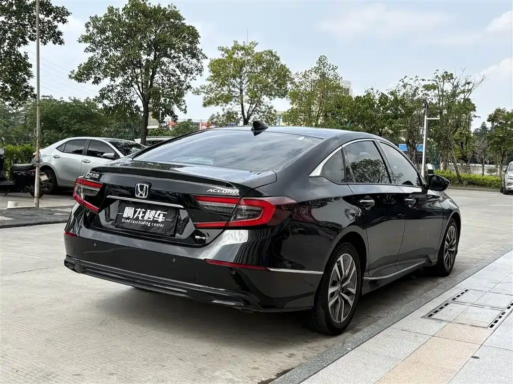 Honda Accord — фото 7