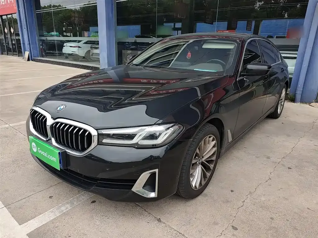BMW 5 Series — фото 1
