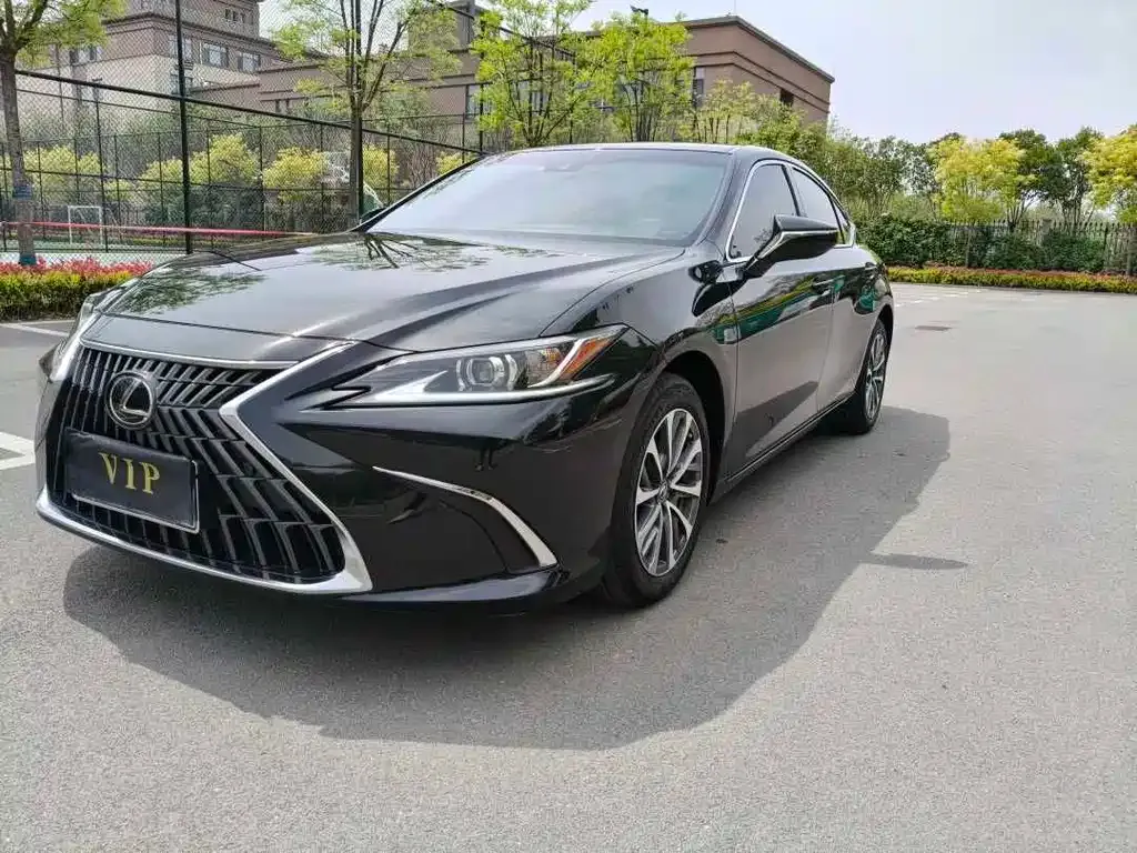 Lexus ES — фото 1