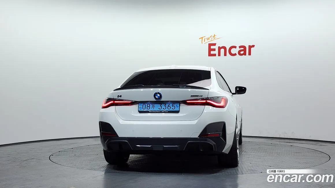 BMW i4 — фото 4