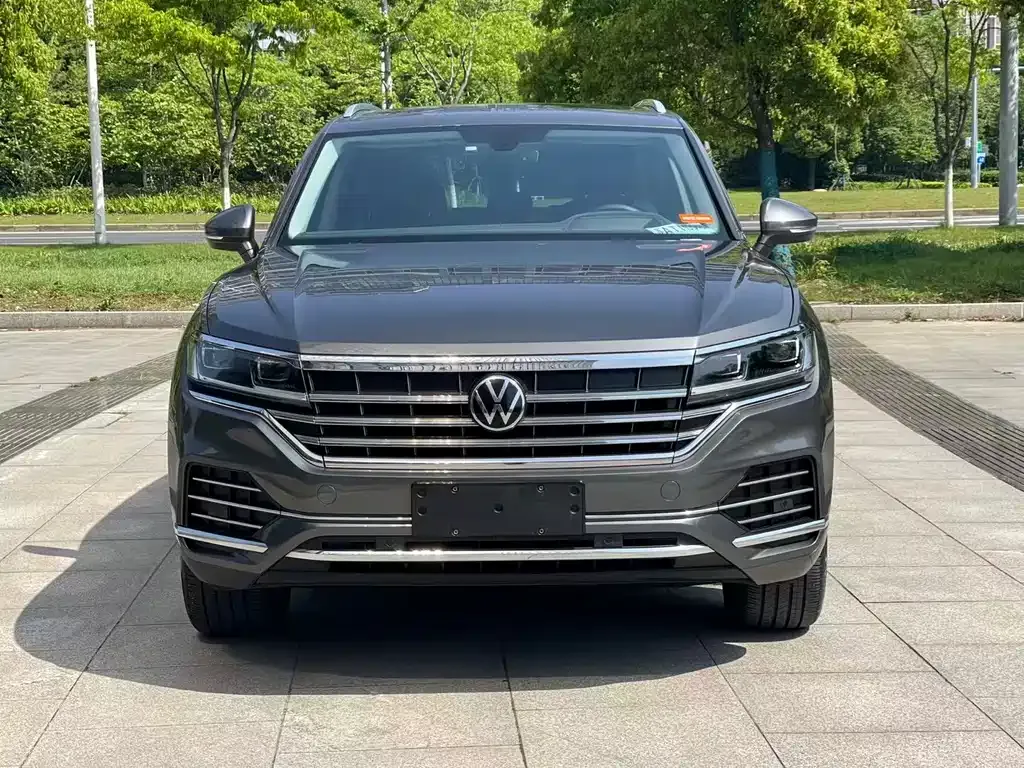 Volkswagen Touareg — фото 9