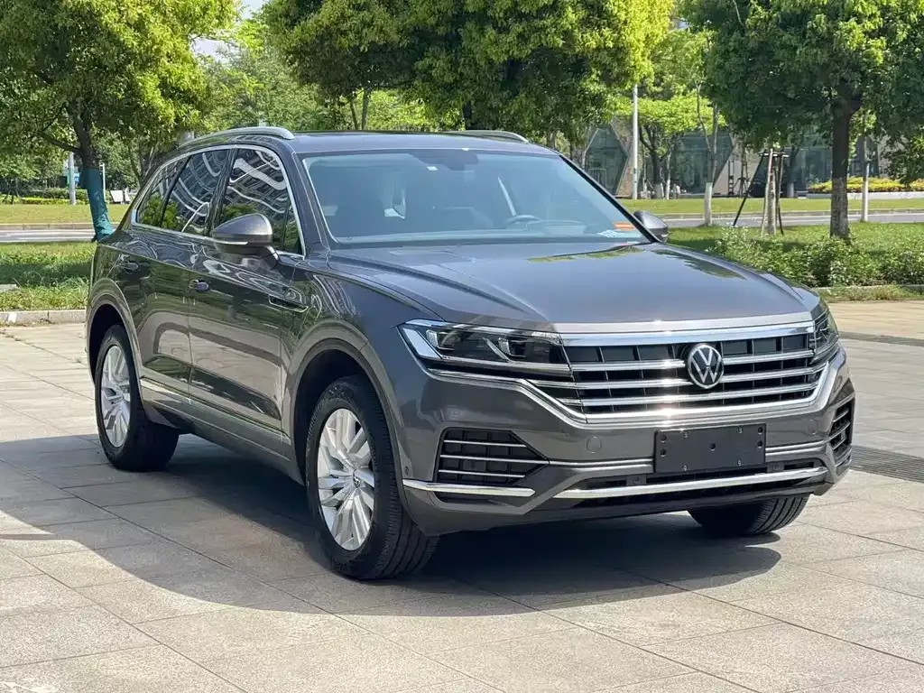Volkswagen Touareg — фото 10