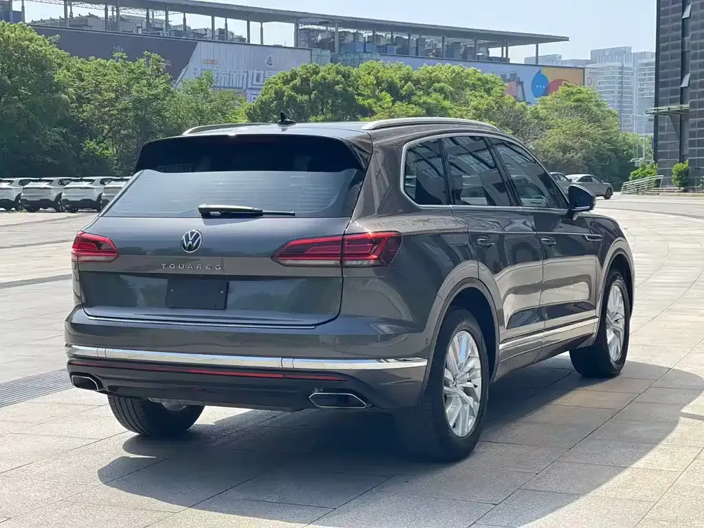Volkswagen Touareg — фото 6