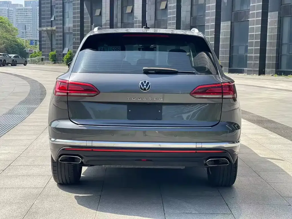 Volkswagen Touareg — фото 7