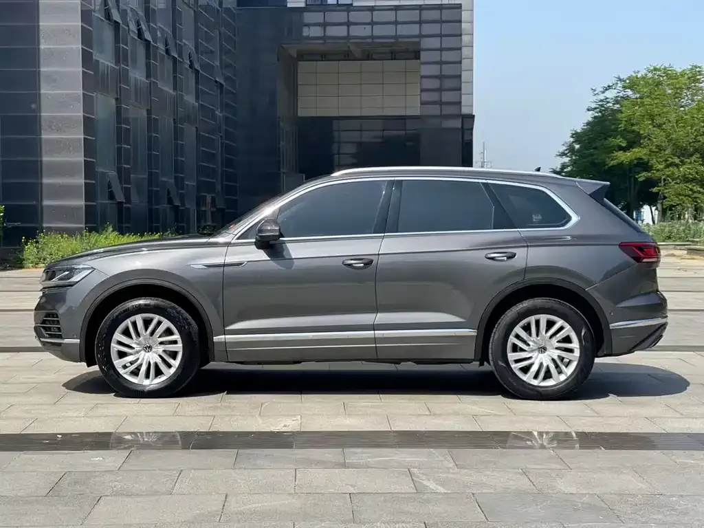 Volkswagen Touareg — фото 3