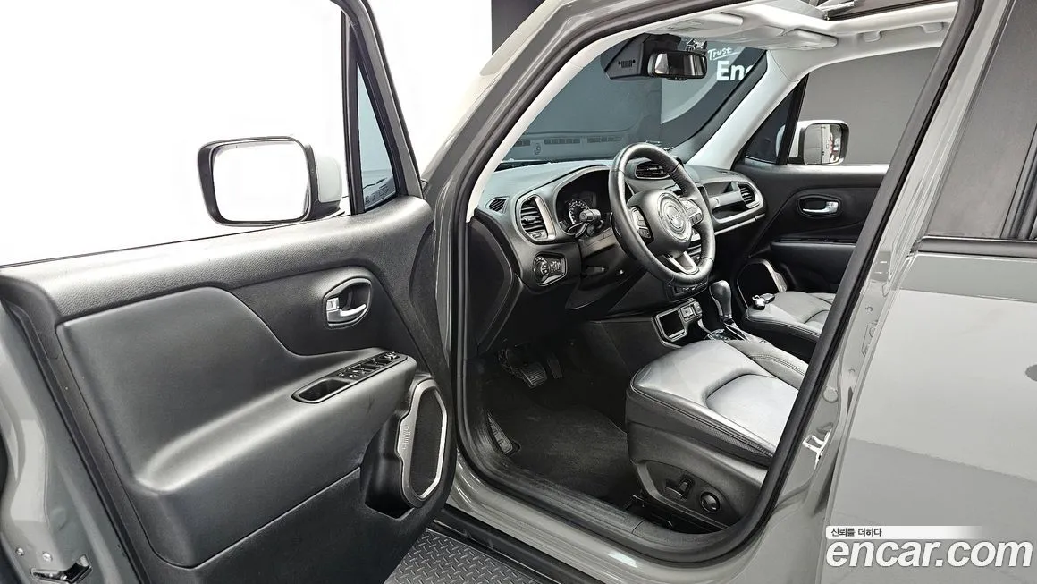 Jeep Renegade — фото 4