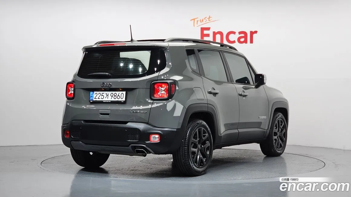Jeep Renegade — фото 3