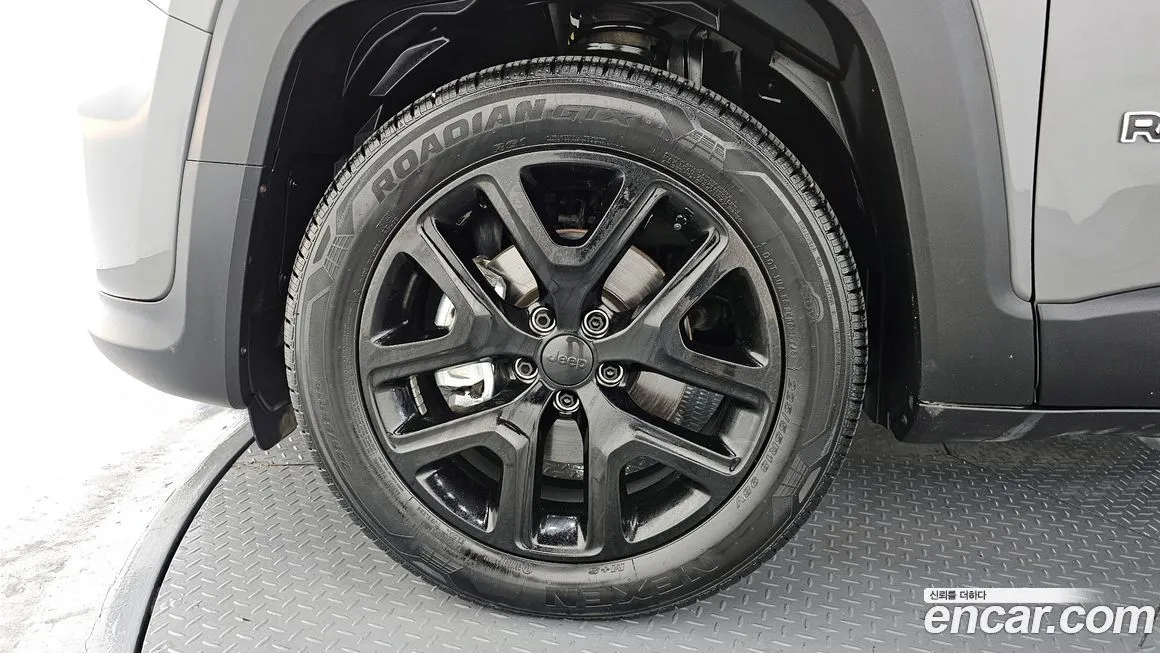 Jeep Renegade — фото 10