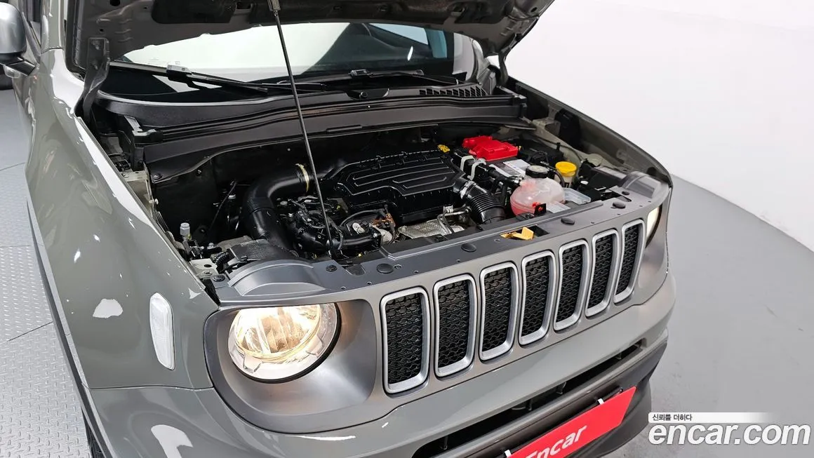 Jeep Renegade — фото 5
