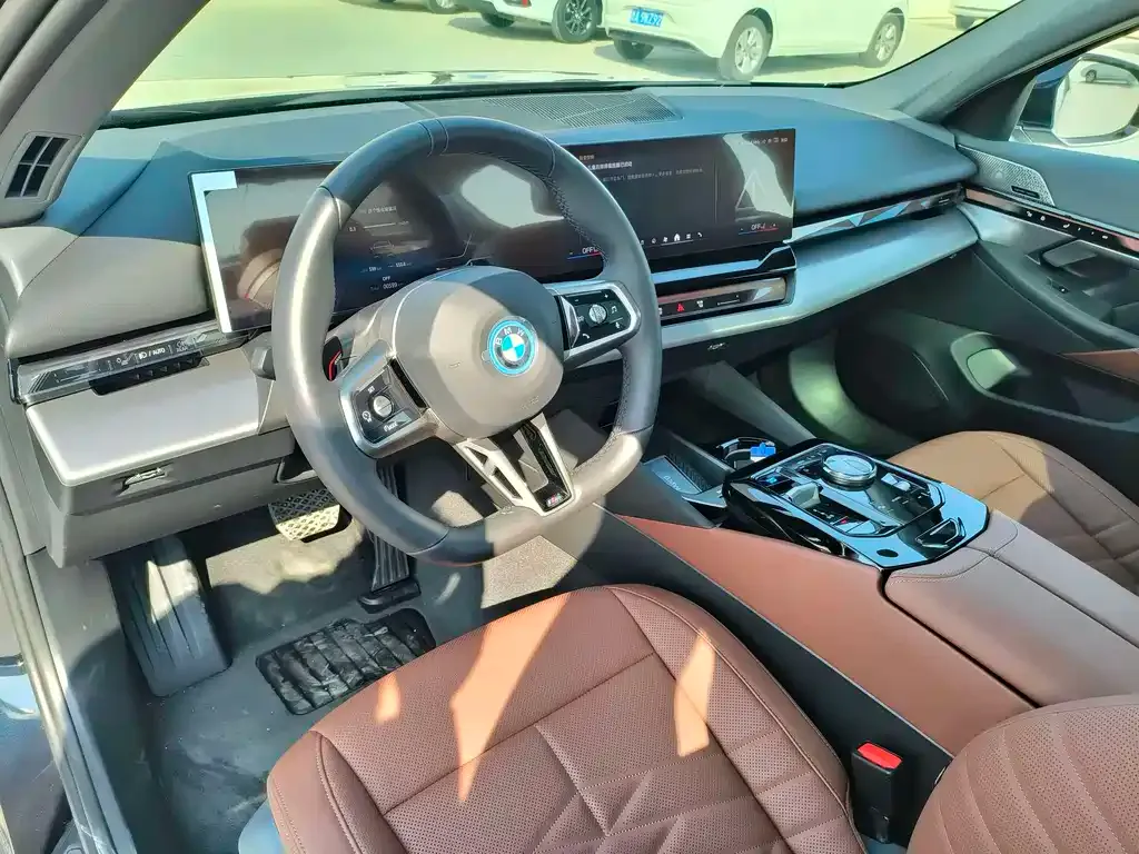 BMW i5 — фото 10