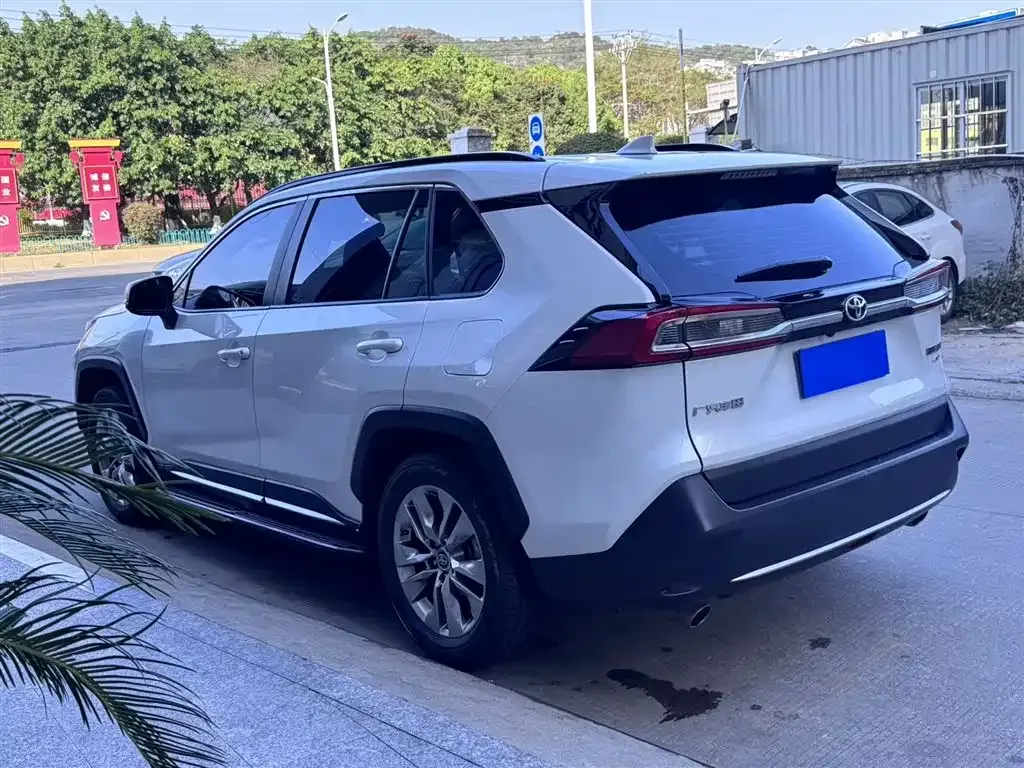 Toyota Wildlander — фото 10