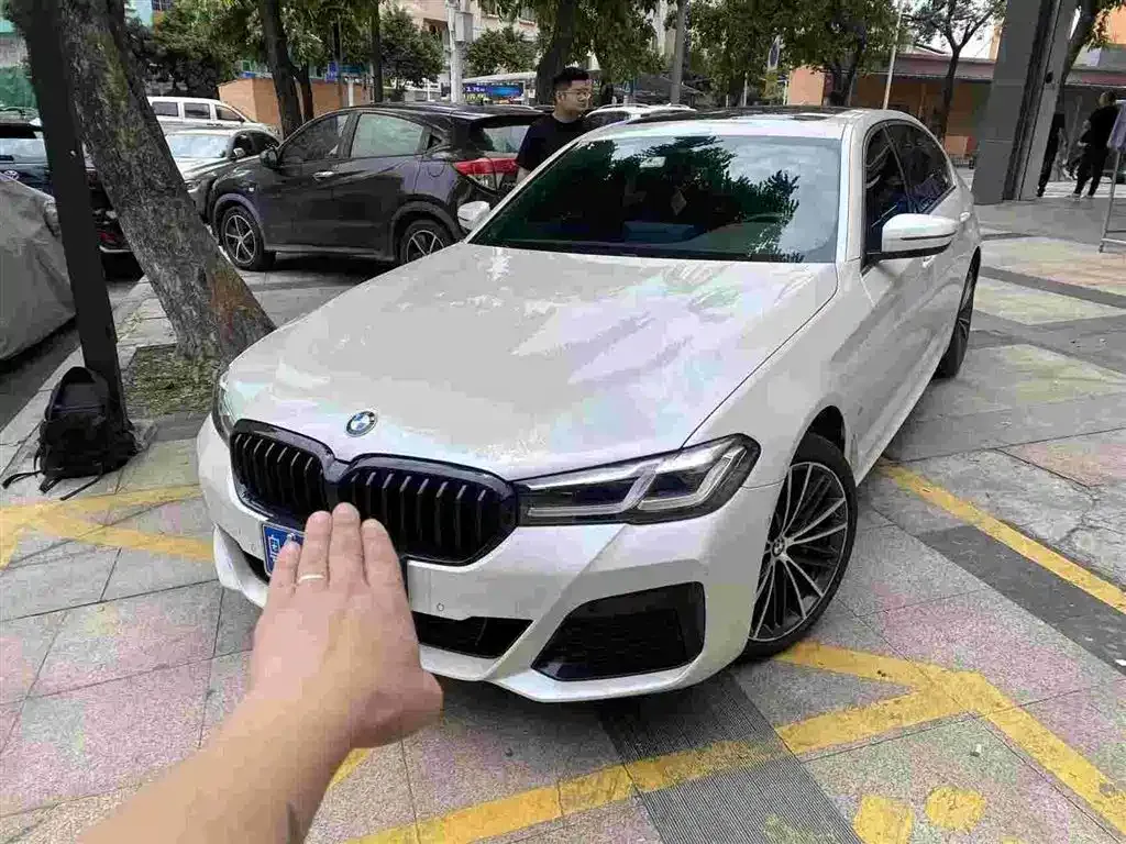 BMW 5 Series — фото 1
