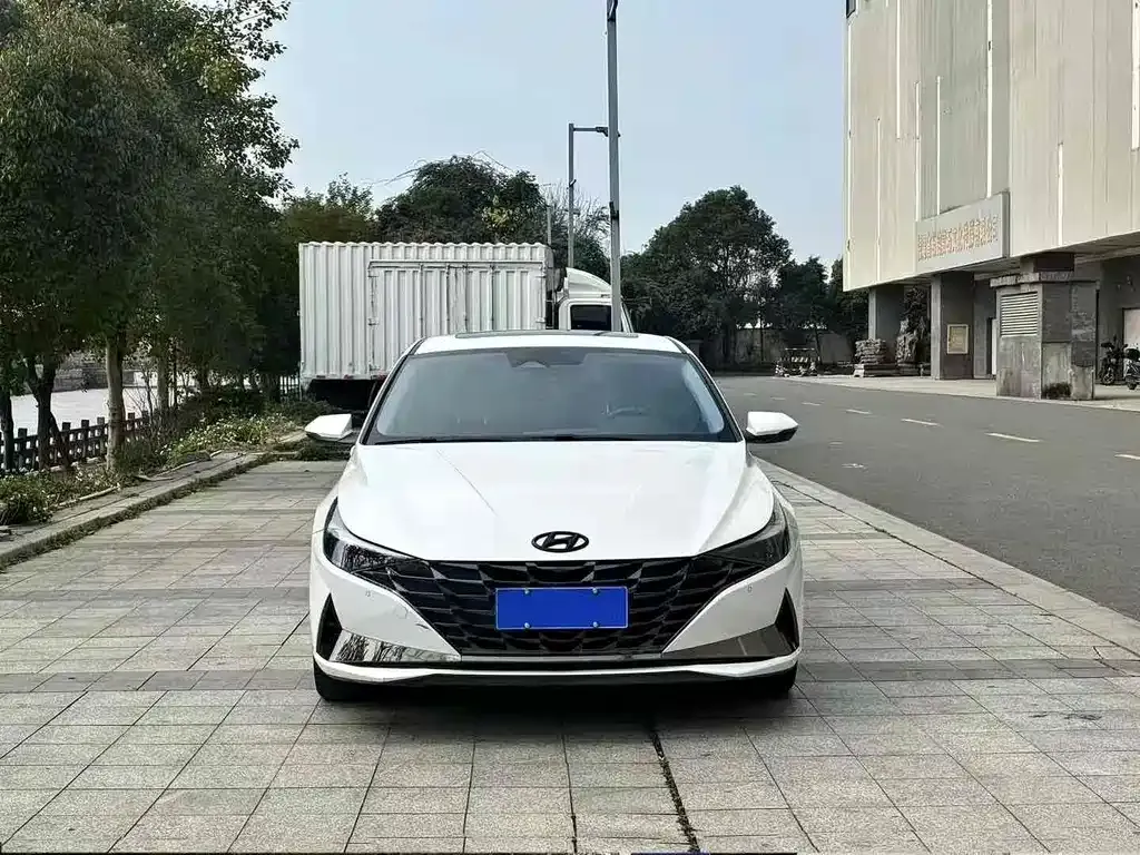 Hyundai Elantra — фото 5