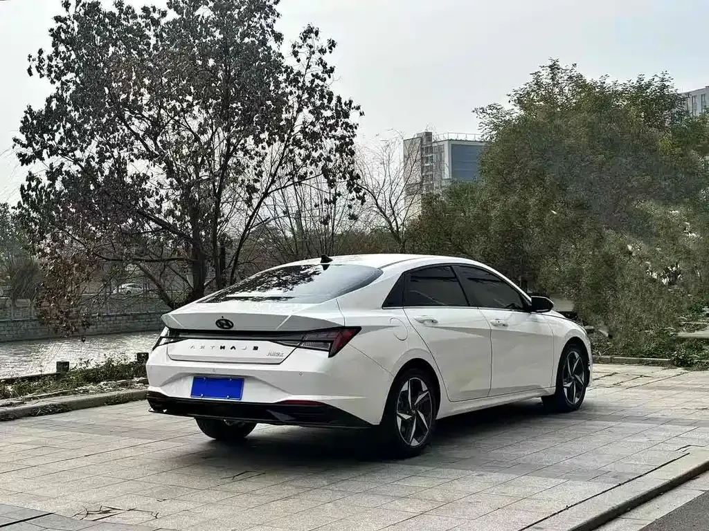 Hyundai Elantra — фото 4