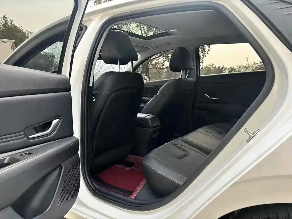 Hyundai Elantra — фото 2
