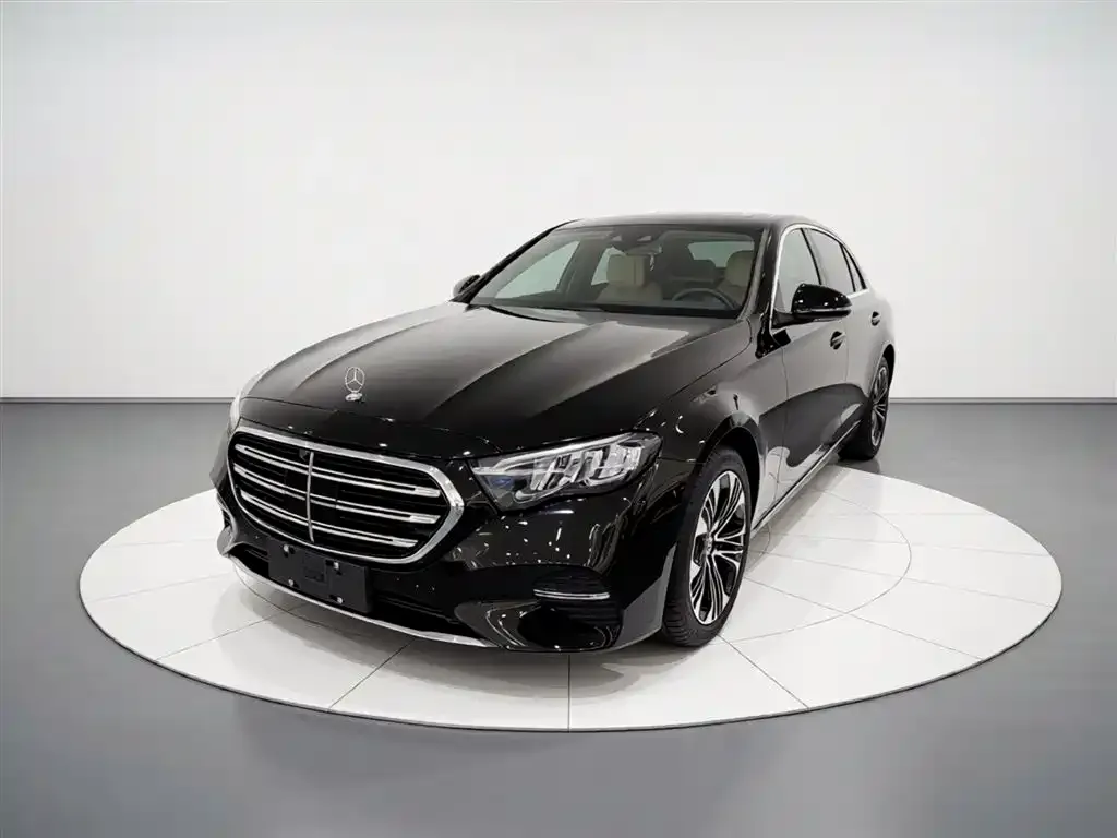 Mercedes-Benz E-Class — фото 1