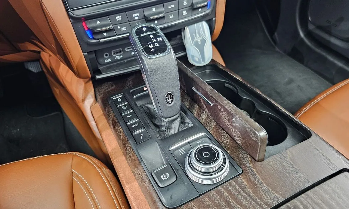 Maserati Quattroporte — фото 10